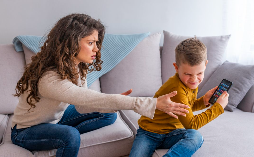 Anak Mengamuk Saat HP Diambil? Ini Solusi “Detox” Gadget Tanpa Drama untuk Wali Murid SDN 2 Muara Ciujung Timur