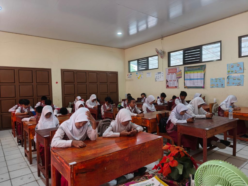 Membangun Adab dan Karakter (Table Manners) Melalui Sesi Makan Bergizi Gratis di Sekolah